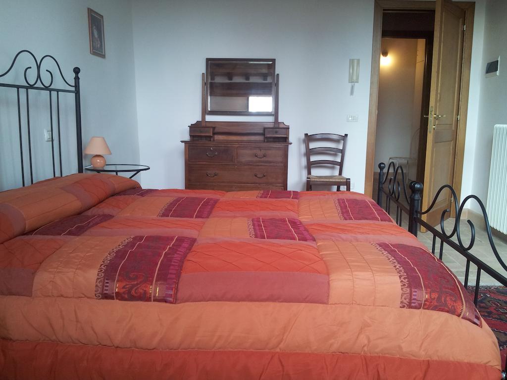 Residenza Sant'Agnese Bed & Breakfast Асизи Стая снимка