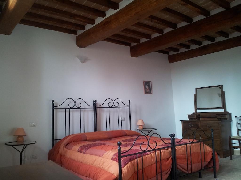 Residenza Sant'Agnese Bed & Breakfast Асизи Стая снимка